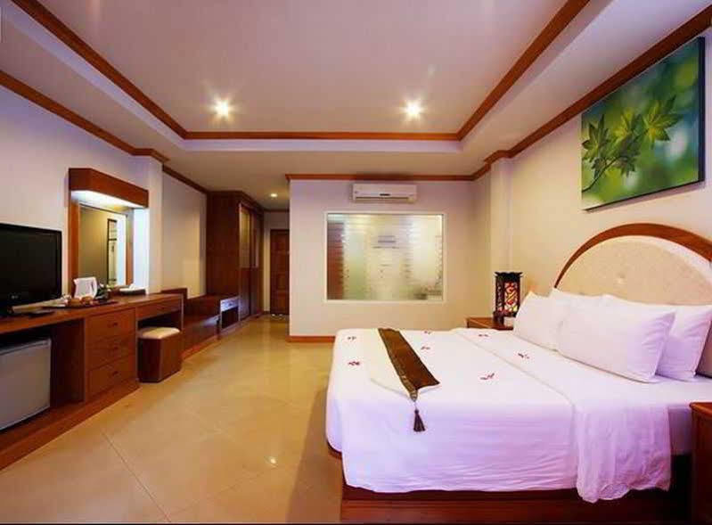 Blue Beach Club & Resort Patong Esterno foto