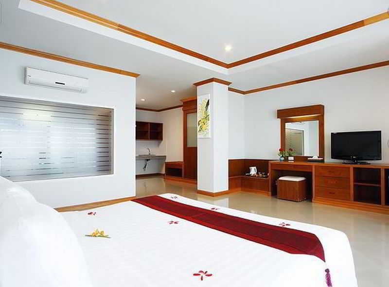 Blue Beach Club & Resort Patong Esterno foto